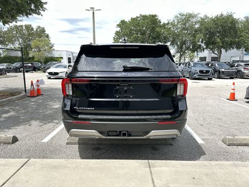 Used 2025 Ford Explorer Platinum RWD image 7