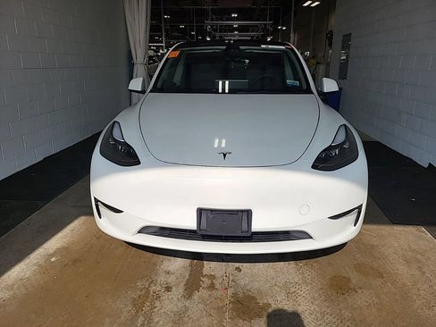 Used 2023 Tesla Model Y Long Range AWD/4WD image 2
