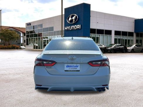 Used 2023 Toyota Camry SE image 4