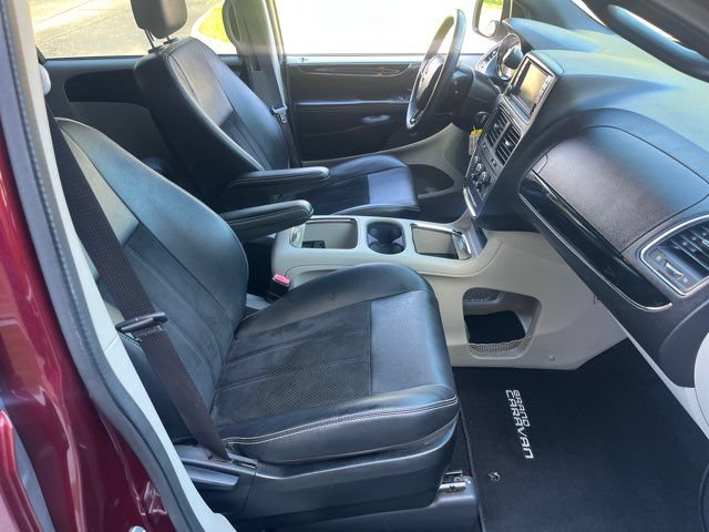 Used 2017 Dodge Grand Caravan SXT FWD image 6