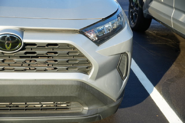 Used 2021 Toyota RAV4 LE FWD image 6