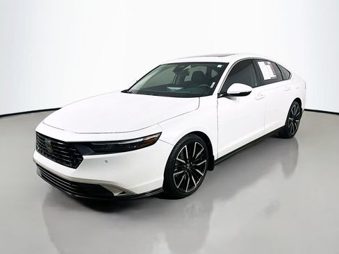 Used 2023 Honda Accord Touring image 3