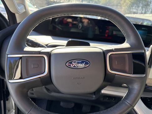 Used 2025 Ford Expedition Active image 27