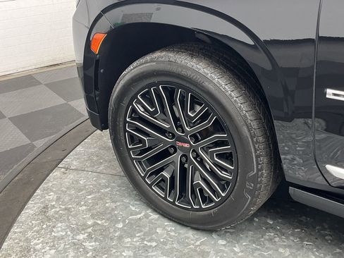 Used 2021 GMC Yukon XL Denali w/ Denali Premium Package image 38