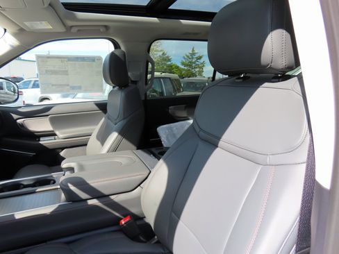 New 2025 Ford Expedition Active image 17