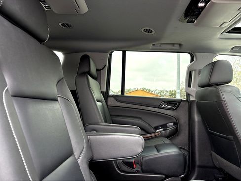 Used 2019 Chevrolet Suburban LT image 13
