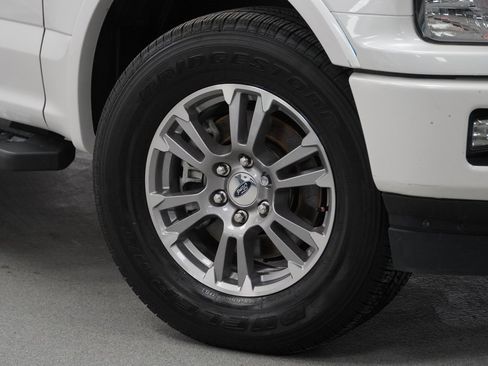 Used 2019 Ford F150 Lariat w/ Trailer Tow Package image 5