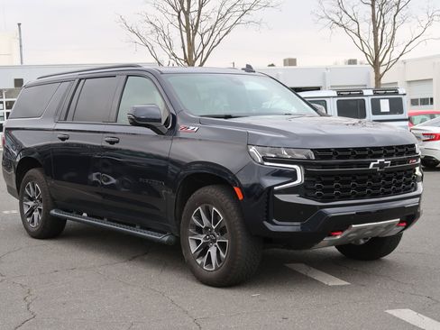 Used 2021 Chevrolet Suburban Z71 w/ Z71 Signature Package image 13