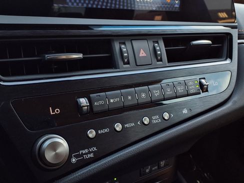 Used 2022 Lexus ES 300h w/ Premium Package image 8