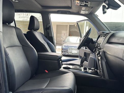 Used 2022 Toyota 4Runner SR5 Premium w/ Moonroof Package AWD/4WD image 16
