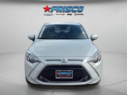 Used 2020 Toyota Yaris L image 2