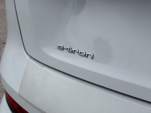Used 2019 Audi e-tron Prestige image 46