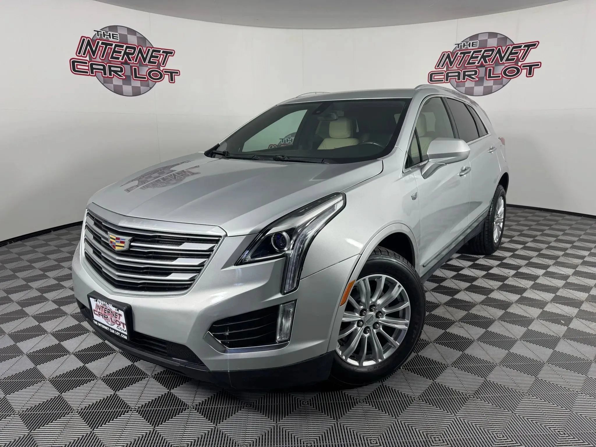 Used 2018 Cadillac XT5 AWD image 1