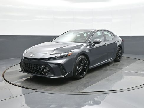 Certified 2025 Toyota Camry SE image 3