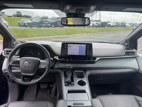 Used 2023 Toyota Sienna XSE w/ XSE Plus Package FWD image 21