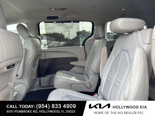 Used 2021 Chrysler Pacifica Touring-L FWD image 22