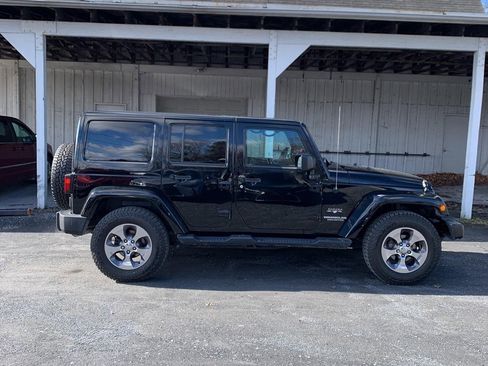 Used 2016 Jeep Wrangler Unlimited Sahara w/ Connectivity Group image 6