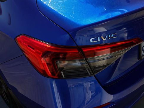 Used 2023 Honda Civic Sport image 7