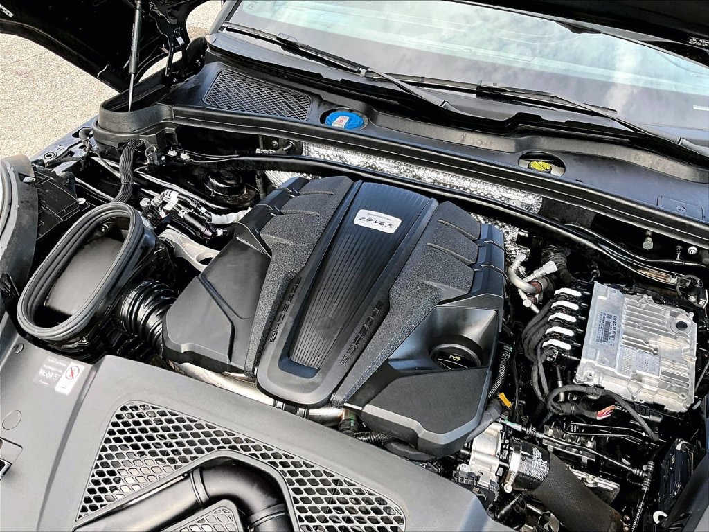 Certified 2026 Porsche Macan S AWD/4WD image 24