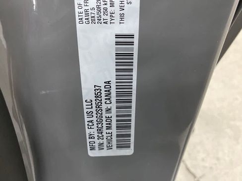 Used 2025 Chrysler Pacifica Limited w/ Uconnect Theater Family Group AWD/4WD image 28