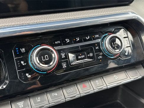 Used 2025 GMC Sierra 3500 Denali image 28