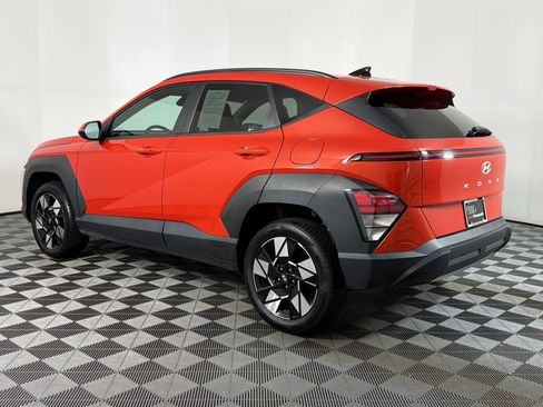 Used 2024 Hyundai Kona SEL AWD/4WD image 2