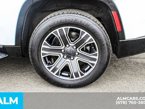 Used 2024 Jeep Wagoneer Series II w/ Flexible Seating Group image 16