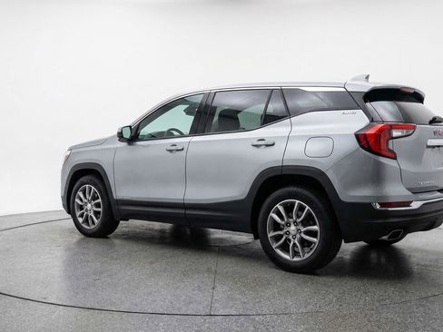 Used 2024 GMC Terrain SLT image 6