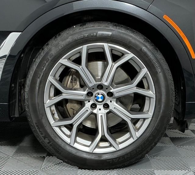 Used 2023 BMW X7 xDrive40i w/ Premium Package AWD/4WD image 8
