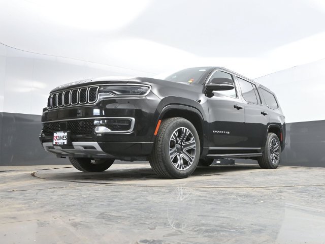 Used 2024 Jeep Wagoneer Series II AWD/4WD image 41