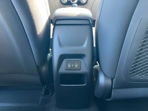 Used 2025 Hyundai Venue SEL FWD image 18