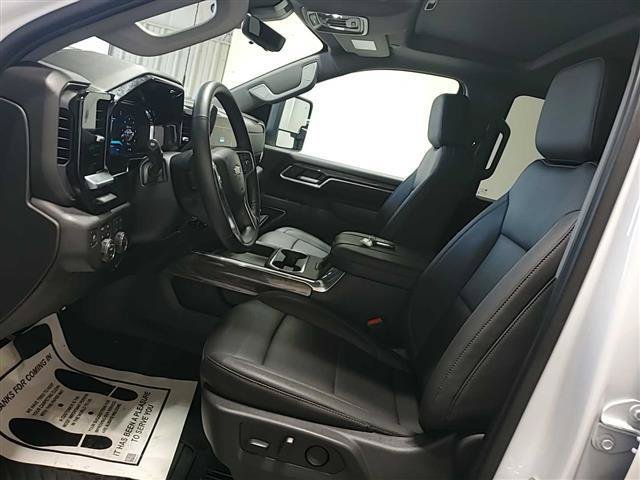 Used 2026 Chevrolet Silverado 2500 LTZ w/ LTZ Premium Package AWD/4WD image 7