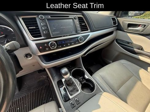Used 2017 Toyota Highlander XLE AWD/4WD image 15