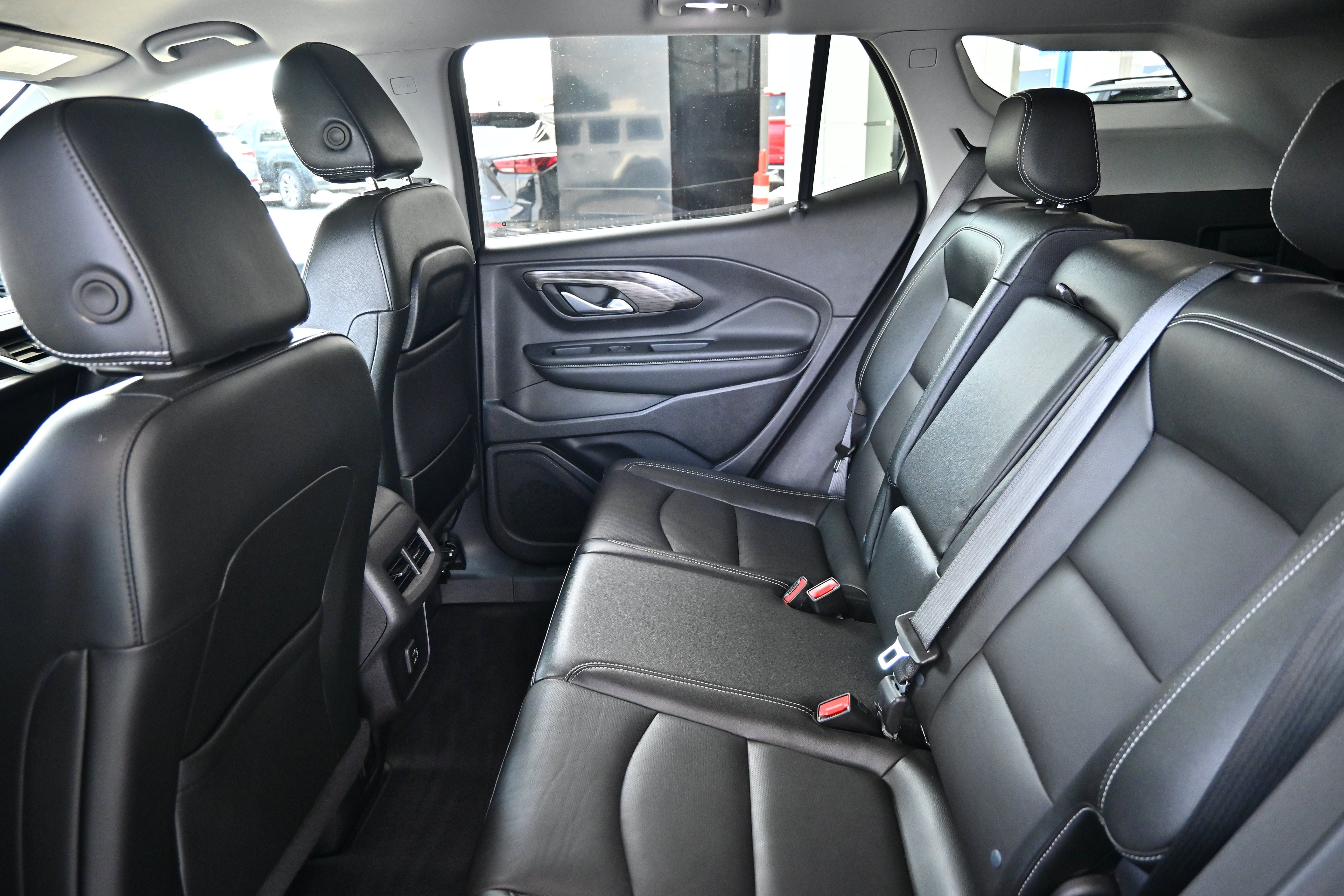 Used 2024 GMC Terrain SLT AWD/4WD image 15