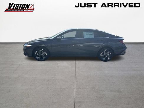 New 2026 Hyundai Elantra Limited FWD image 3