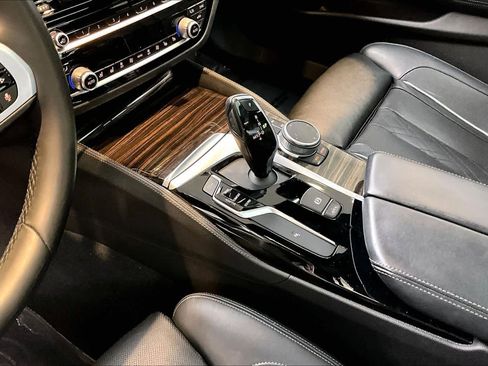 Used 2020 BMW M550i xDrive M550i xDrive w/ Executive Package image 16