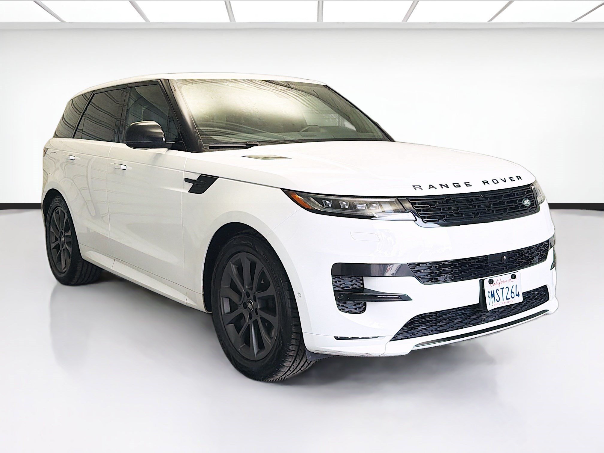 Used 2024 Land Rover Range Rover Sport Dynamic SE AWD/4WD image 3