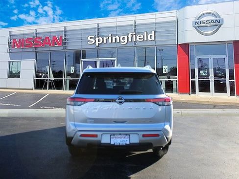 New 2025 Nissan Pathfinder SL image 4