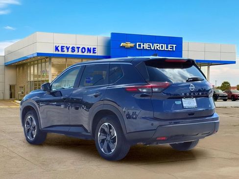Used 2025 Nissan Rogue SV FWD image 5