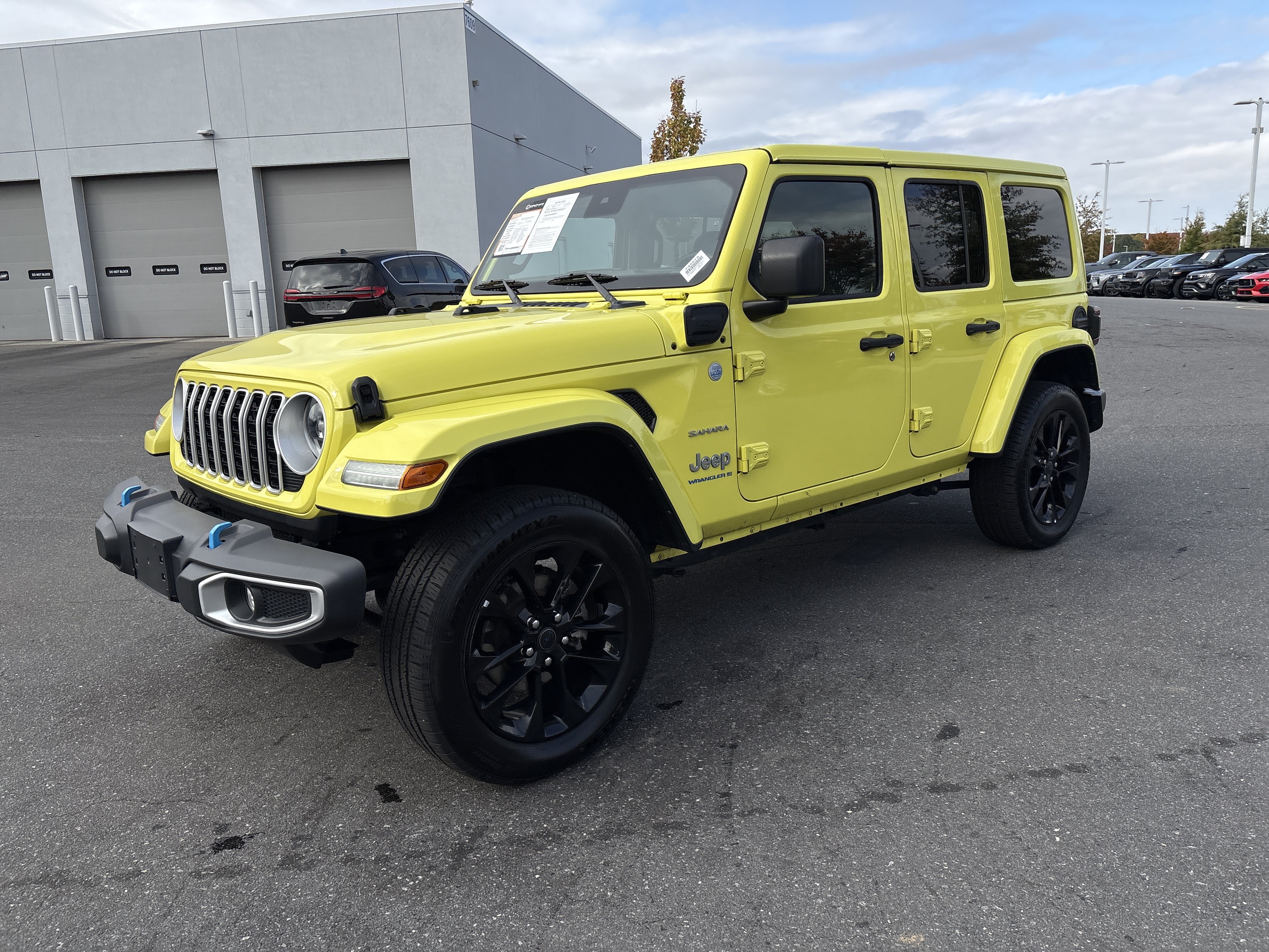 Used 2024 Jeep Wrangler Unlimited Sahara AWD/4WD image 5