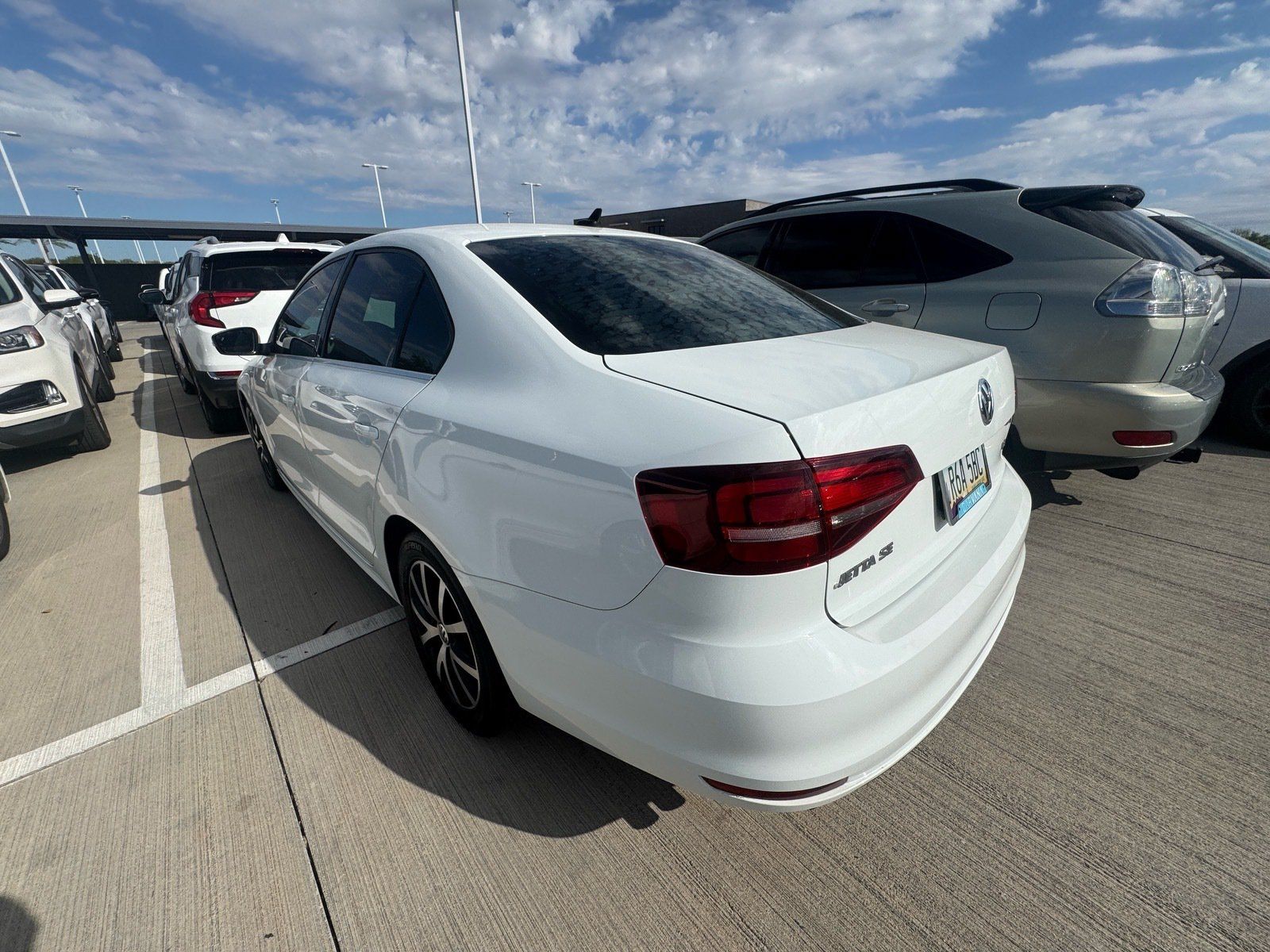 Used 2017 Volkswagen Jetta SE FWD image 3