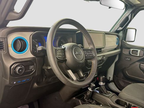 Used 2024 Jeep Wrangler Unlimited AWD/4WD image 18