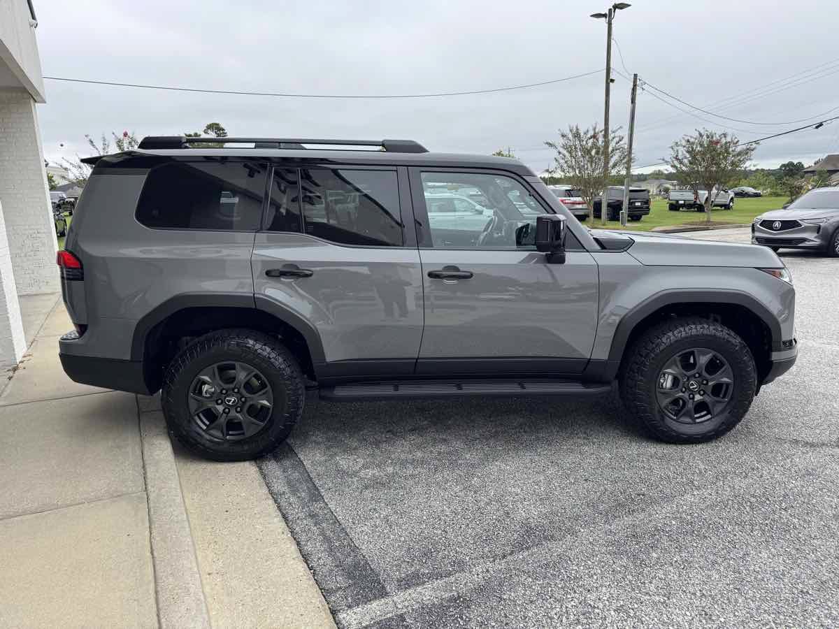 Used 2025 Lexus GX 550 AWD/4WD image 5