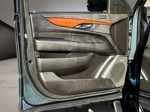 Used 2019 Cadillac Escalade Premium Luxury image 20