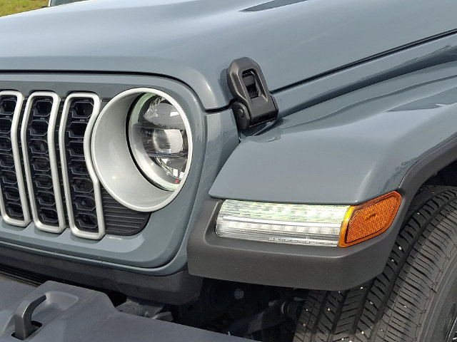 Used 2026 Jeep Wrangler Unlimited Sahara AWD/4WD image 9