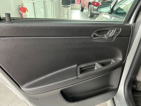 Used 2011 Chevrolet Impala LT FWD image 17