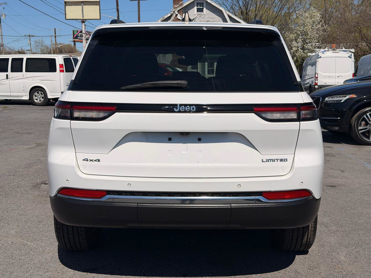 Used 2023 Jeep Grand Cherokee Limited AWD/4WD image 6
