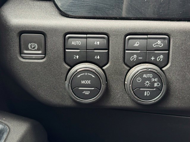 Certified 2024 Chevrolet Silverado 1500 LTZ AWD/4WD image 28
