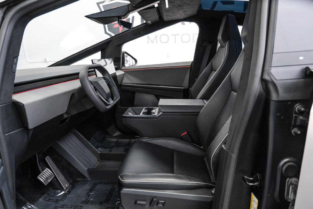 Used 2024 Tesla Cybertruck AWD Crew Cab image 4