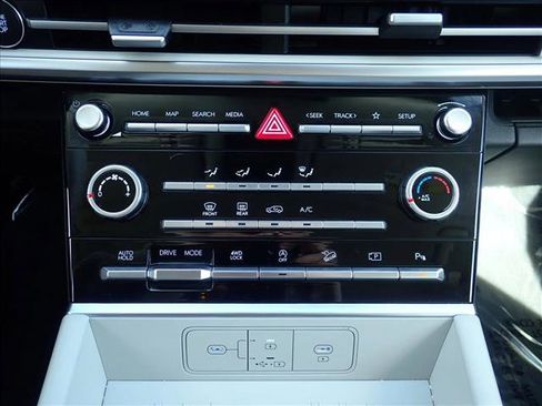 Used 2025 Hyundai Santa Fe SE image 19